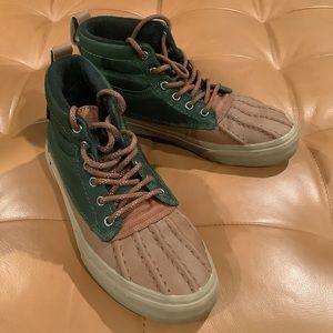 NWOT Vans duck sneakers, size W8.5 / M7